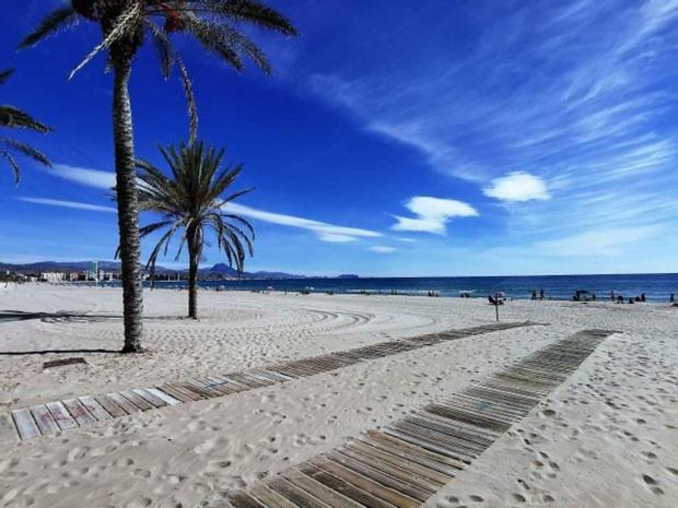 "Campello Beachside Duplex, Coastal Escape, Only 50 Meters From Sea" El Campello Exteriör bild
